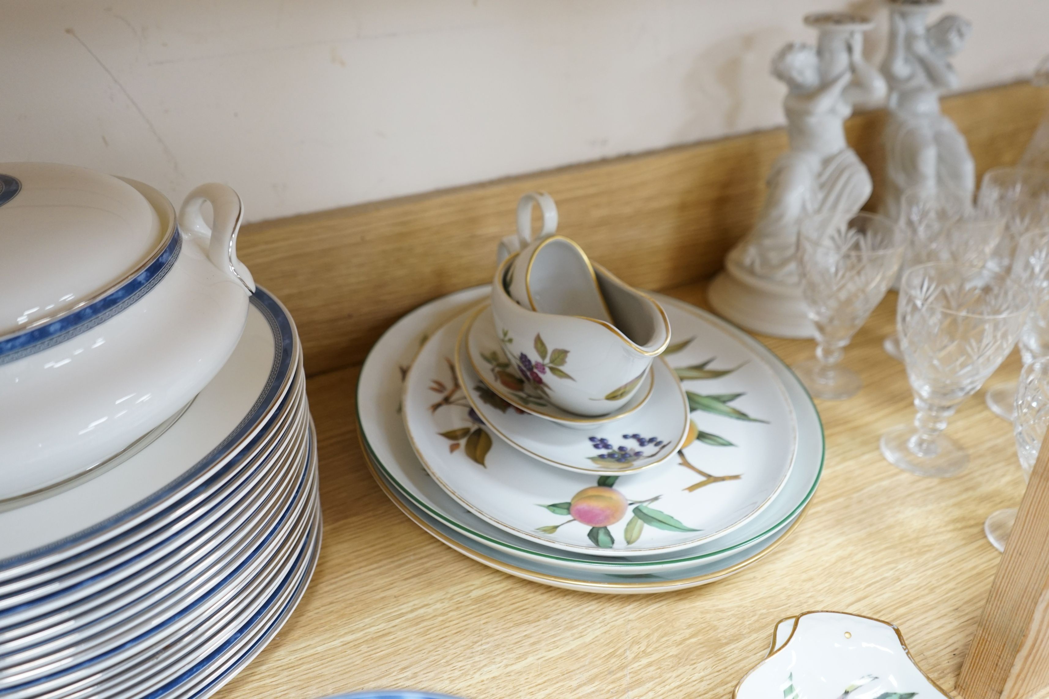 A Royal Doulton Atalanta pattern dinner and tea service and a quantity of Royal Worcester Evesham pattern table wares